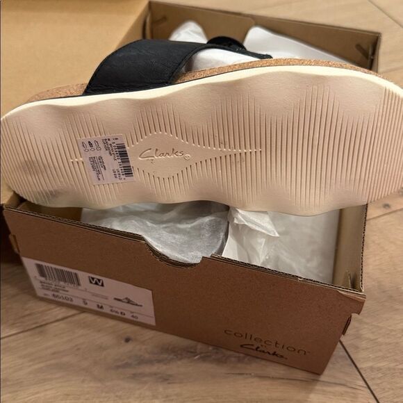 Clarks Women's Black and Tan Sandals - Picture 3 of 4